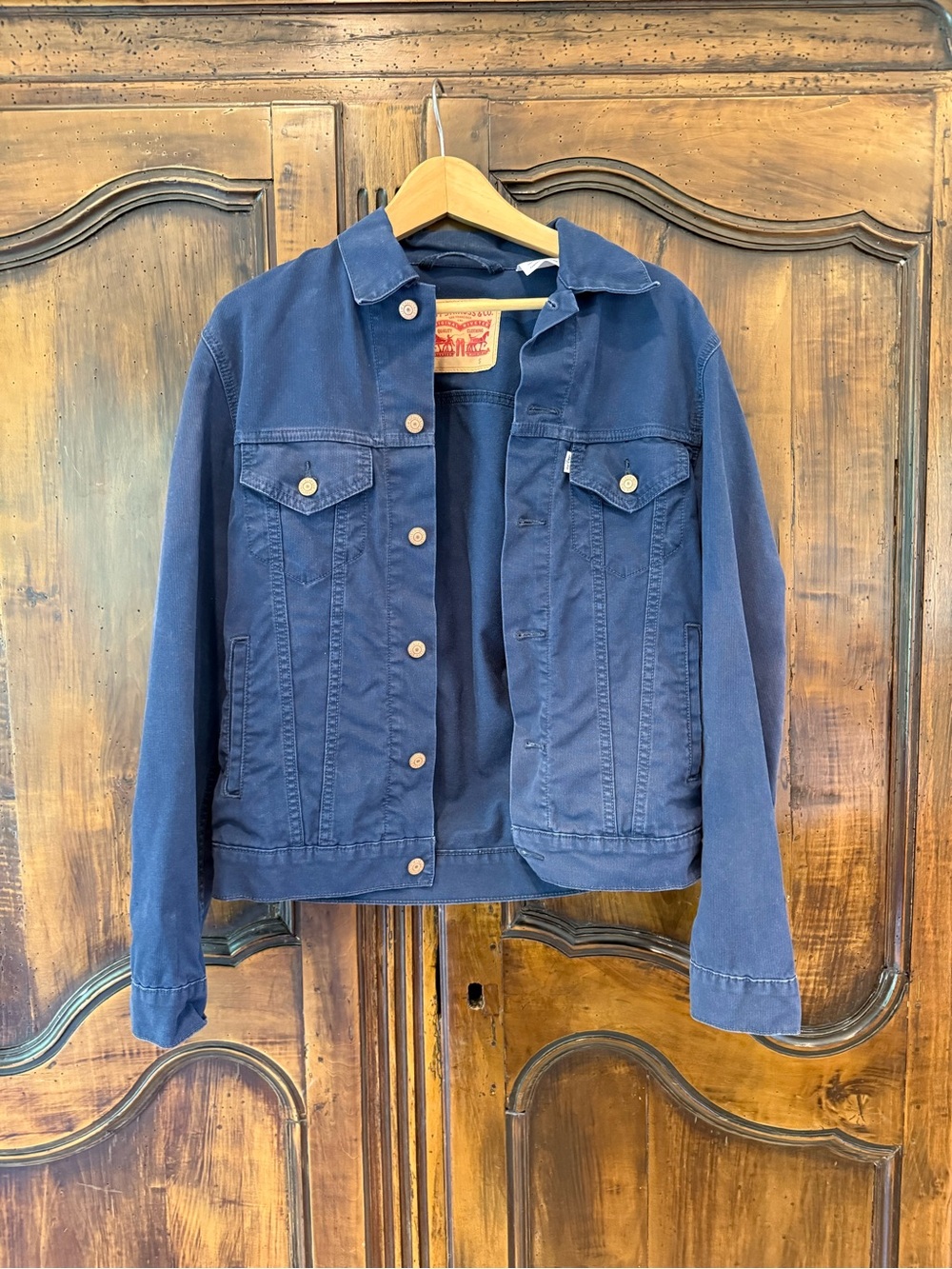 Vintage Levi’s blue fine wale corduroy Trucker Jacket size Small